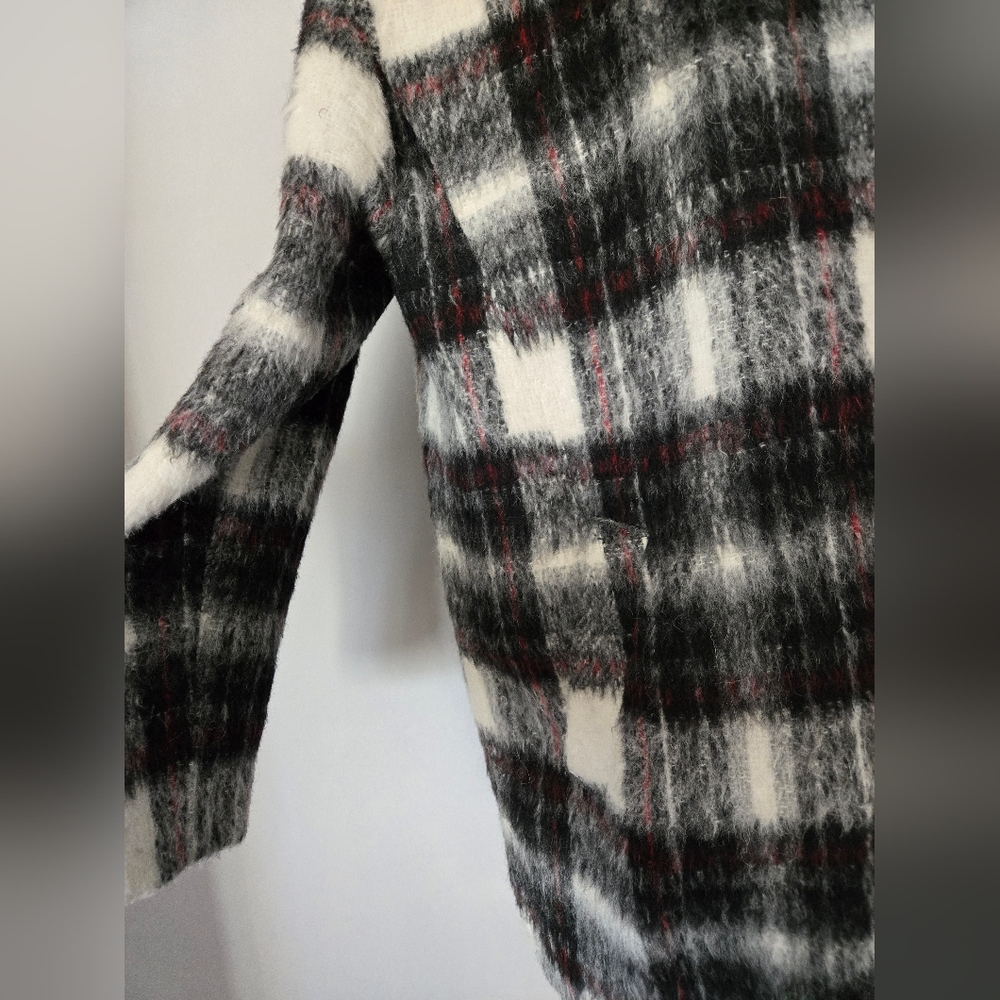 BANANA REPUBLIC Wool/Alpaca/Mohair mock neck coat- Black, White, Red. Size Large - Picture 3 of 13